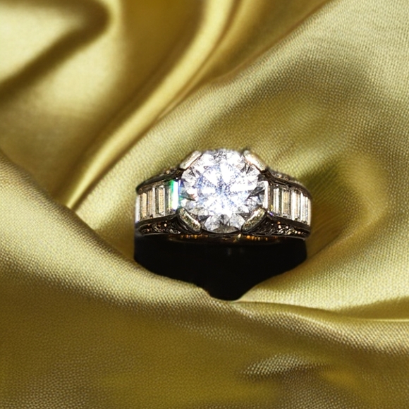 Elegant Ring - Picture 2 of 3